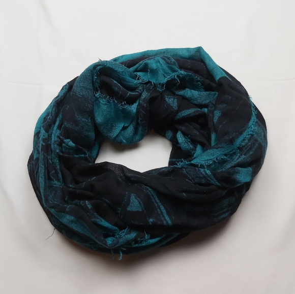 Steve Madden Scarf - Picture 1 of 3